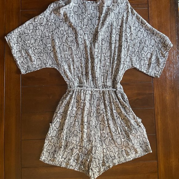 Austen Romper - Picture 4 of 6